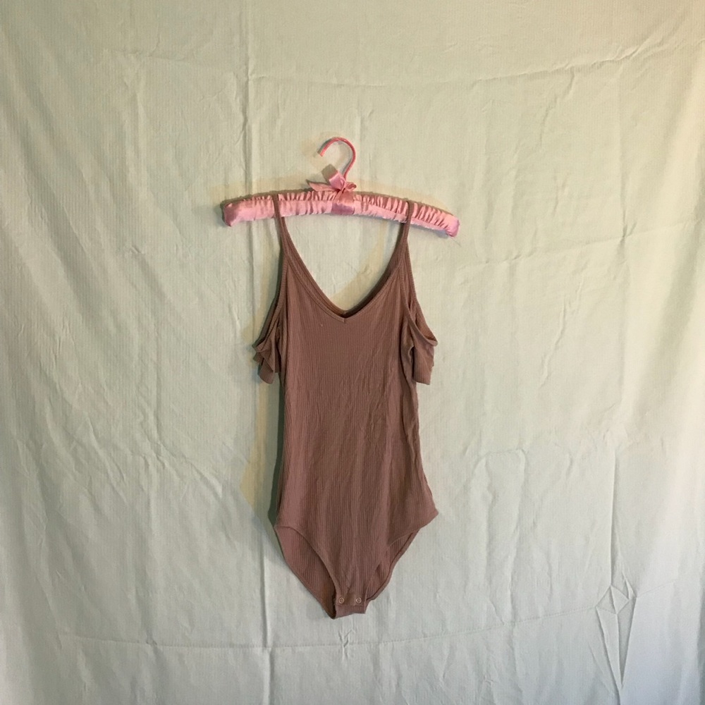 🌷 BLUSH RIBBED BODY SUIT 🌷
